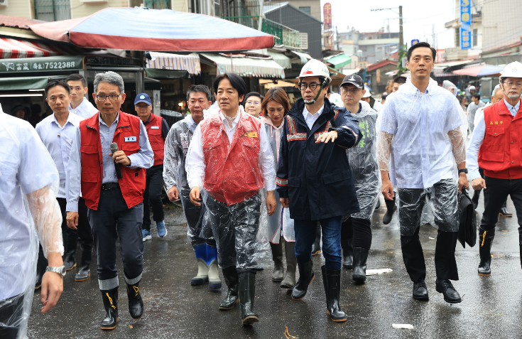 總統賴清德赴美濃勘災，肯定高雄市長陳其邁率領市府團隊防災、減災、避災。 圖：高雄市政府提供