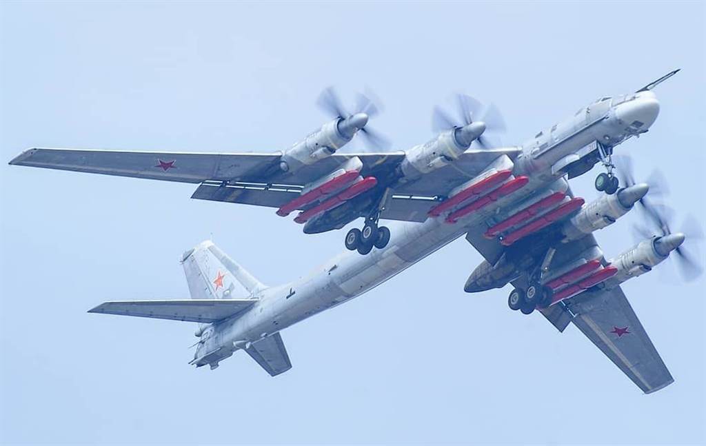 Tu-95MSM改良熊式轟炸機，可以攜帶到8枚巡弋飛彈。 圖 : 翻攝自UAC