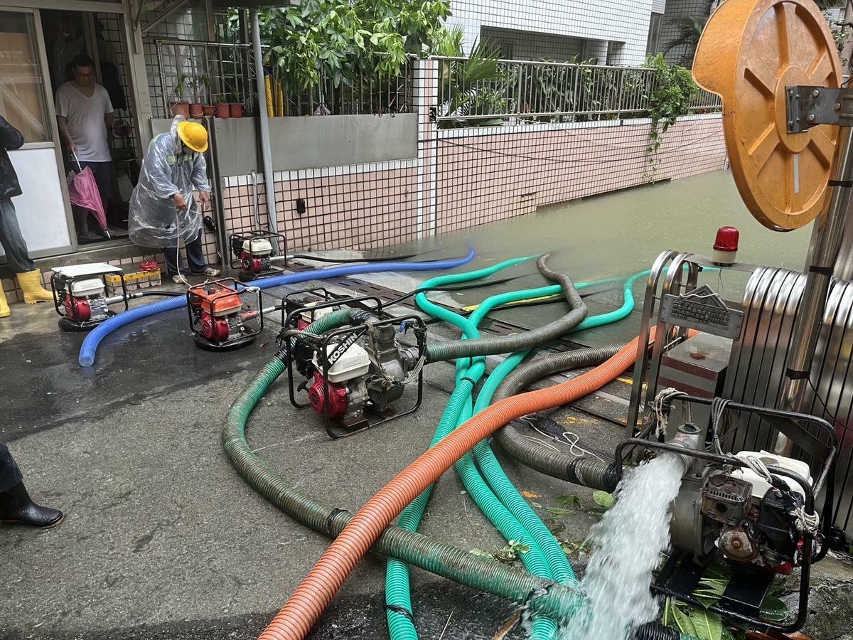 台電鎮、國軍與高雄市政府通力合作，完成全市大樓地下室抽水及復電。 圖：台電高雄區處/提供