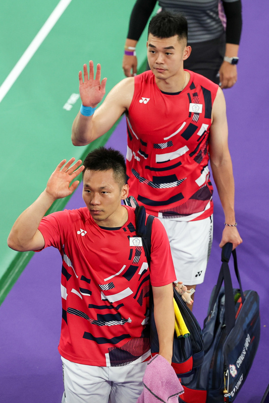 2024巴黎奧運在當地時間27日展開羽球賽程，台灣男雙組合李洋（前）、王齊麟（後）首戰旗開得勝，以直落二擊敗日本選手，拿下本屆奧運首勝。 圖：中央社提供