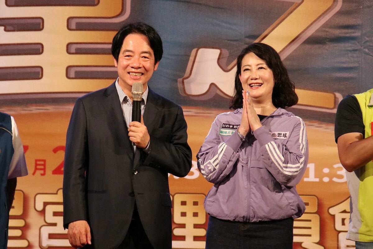 總統賴清德昨日赴北投福星宮參拜贈匾，將自己「立院最強幹事長」交棒給吳思瑤。 圖：翻攝自吳思瑤Threads