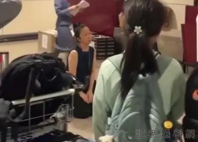 事華航地勤下跪賠罪，對此，台灣機場地勤產業工會於今(30)日在臉書呼籲，航空公司應參考日本航空業制定防止顧客騷擾守則。 圖：翻攝自記者爆料網