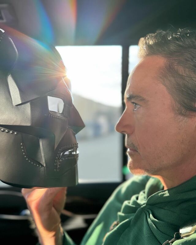 小勞勃道尼開心發文：「New mask, same task.」 圖：取自robertdowneyjr IG
