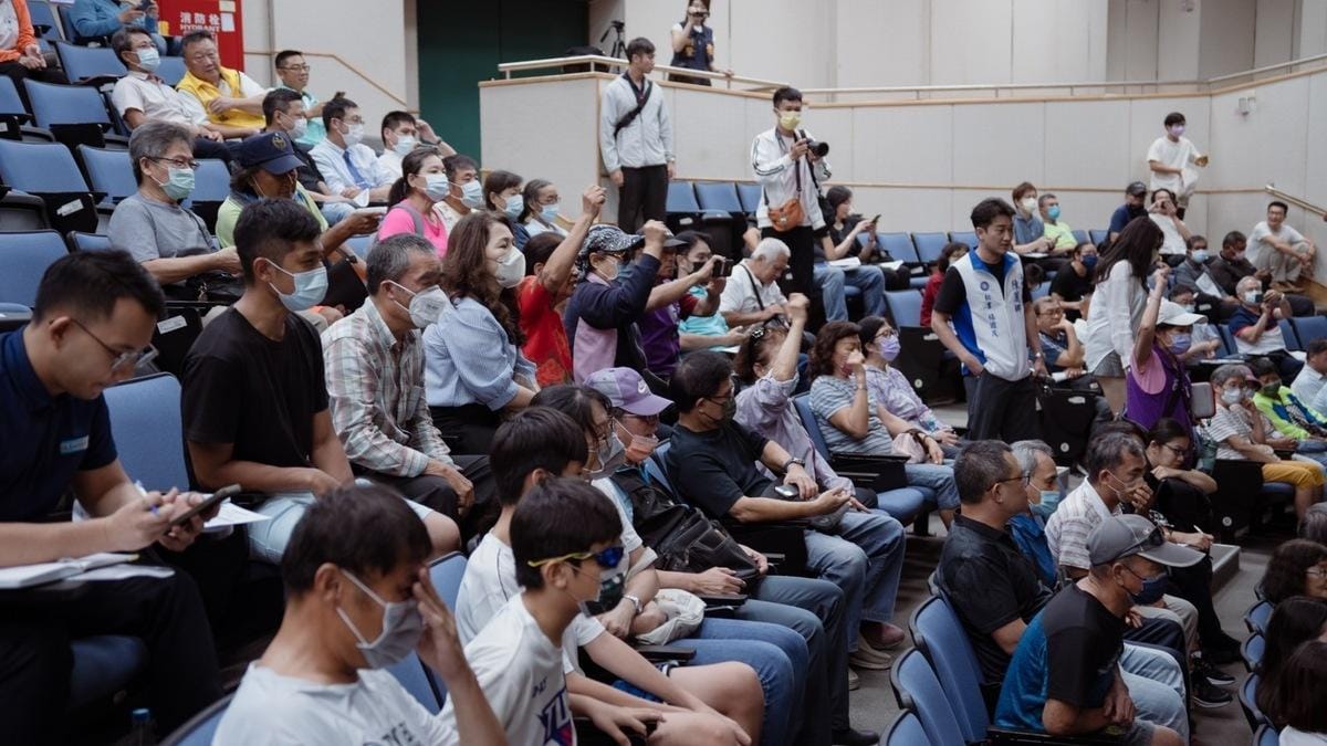 高雄市AI智能高效焚化爐BOT案公聽會有逾60人參加。 圖:陳麗娜服務處/提供