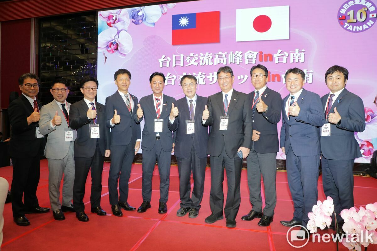 「第10屆台日交流高峰會」今日在福爾摩沙遊艇酒店盛大登場，來自日本各級議會、民間團體433位代表與台灣各縣市138名議員及7個友台社團20人參加，台日雙方參與人數均創下新高。 圖：台南市政府提供