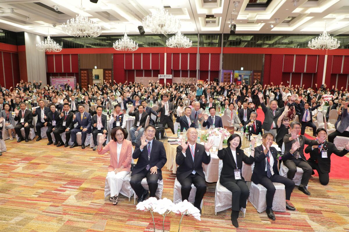 「第10屆台日交流高峰會」今日在福爾摩沙遊艇酒店盛大登場，來自日本各級議會、民間團體433位代表與台灣各縣市138名議員及7個友台社團20人參加，台日雙方參與人數均創下新高。 圖：台南市政府提供