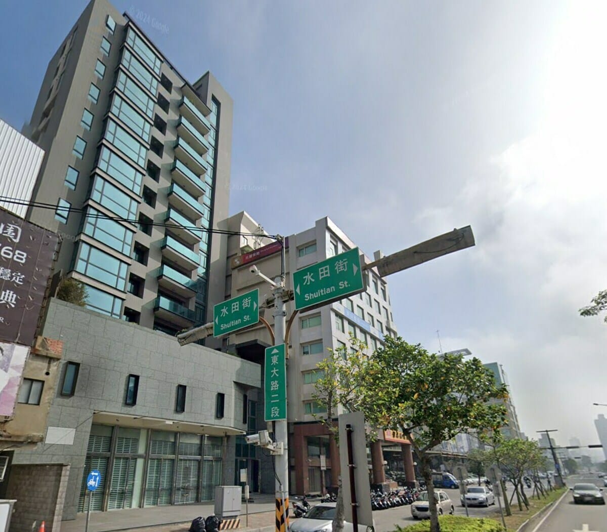 疑似柯文哲自訴在新竹市某建築物內與高虹安會面，2人於過程中就新竹市政、人才選用等議題進行討論及意見交換的豪宅，被四叉貓找出舊街景圖。 圖：翻攝自劉宇臉書