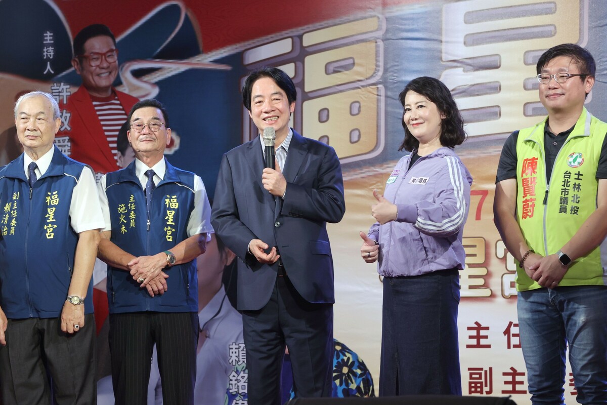 立法院民進黨團幹事長吳思瑤（右二）與總統賴清德日前於石牌同台。 圖：總統府提供