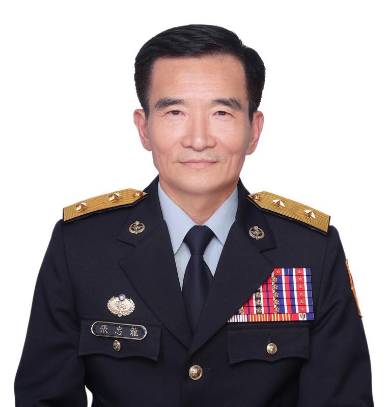 海巡署長張忠龍（圖）今（30）日於金門殯儀館致詞時再次就0214大陸漁船翻覆事件2位罹難者家屬道歉，並對該案沒有蒐證錄影，再向社會及家屬致歉。 圖：擷自海巡署官網