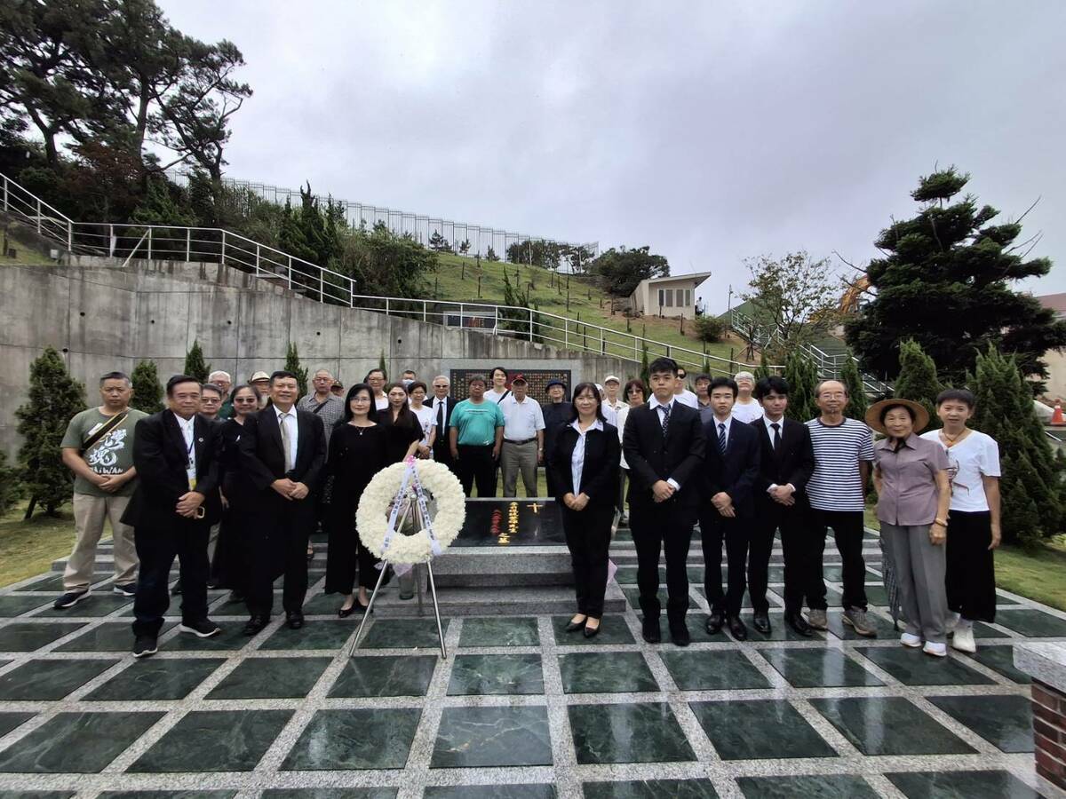 台聯主席周倪安率領支持者上五指山追悼前總統李登輝 圖：李登輝基金會提供