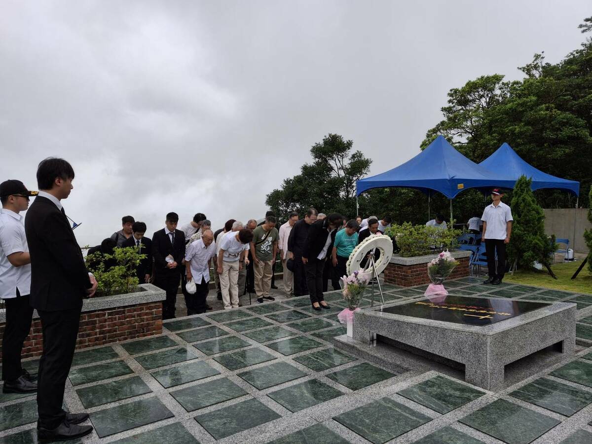 台聯主席周倪安率領支持者上五指山追悼前總統李登輝 圖：李登輝基金會提供