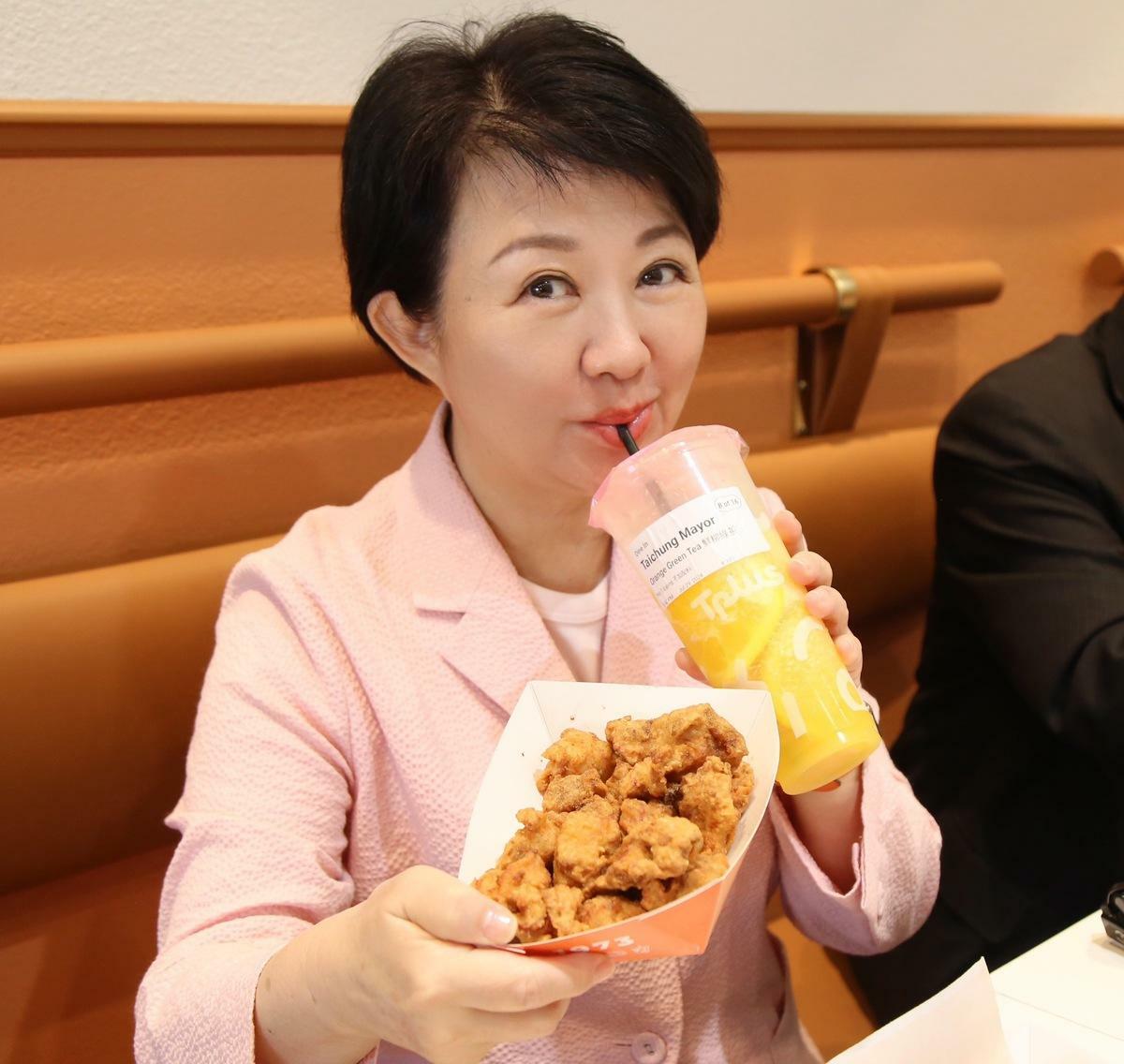 盧秀燕參訪洛杉磯郡的繼光香香雞哈崗分店。 圖：台中市政府/提供