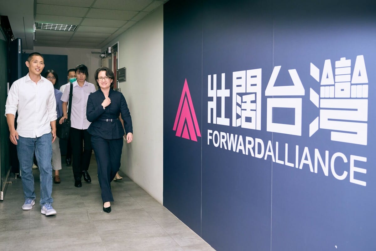 副總統蕭美琴日前拜訪壯闊台灣聯盟，與該聯盟理事長吳怡農交流對談。 圖：壯闊台灣聯盟提供