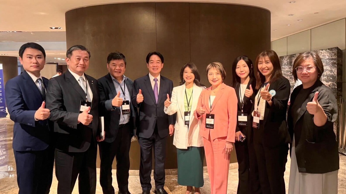 民進黨立委吳沛憶(右三)批評國民黨是國會豬隊友，讓台灣過去遲遲無法加入IPAC。 圖：翻攝自吳沛憶臉書