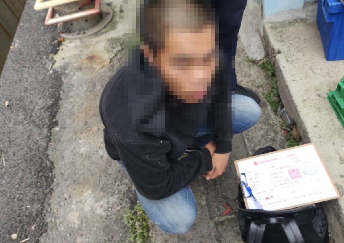 彰化縣警局員林分局29日逮捕胡姓詐騙車手。 圖：彰化縣警局提供