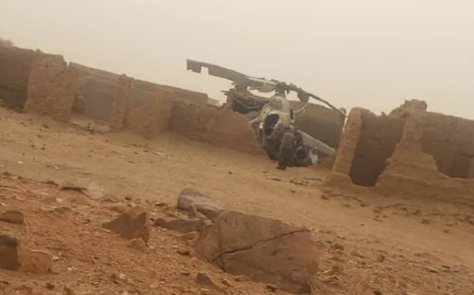 瓦格納 Mi-24 攻擊直昇機在馬利受到襲擊損毀。 圖:翻攝自 騰訊網