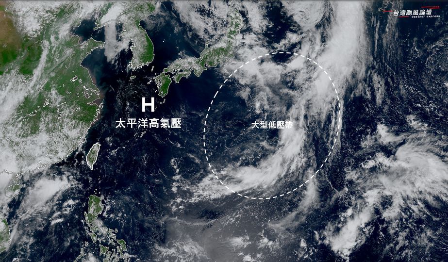 臉書粉專台灣颱風論壇｜天氣特急表示，大型低壓帶成形中，粉專表示，根據過往經驗，這個季風環流圈持續時間可達十多天，也會醞釀出幾個熱帶系統。 圖：翻攝自台灣颱風論壇｜天氣特急臉書