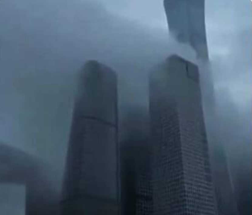 北京市30日下午就被雲霧整個籠罩，出現陰森詭譎的氣氛。 圖 : 翻社自X / 沐陽