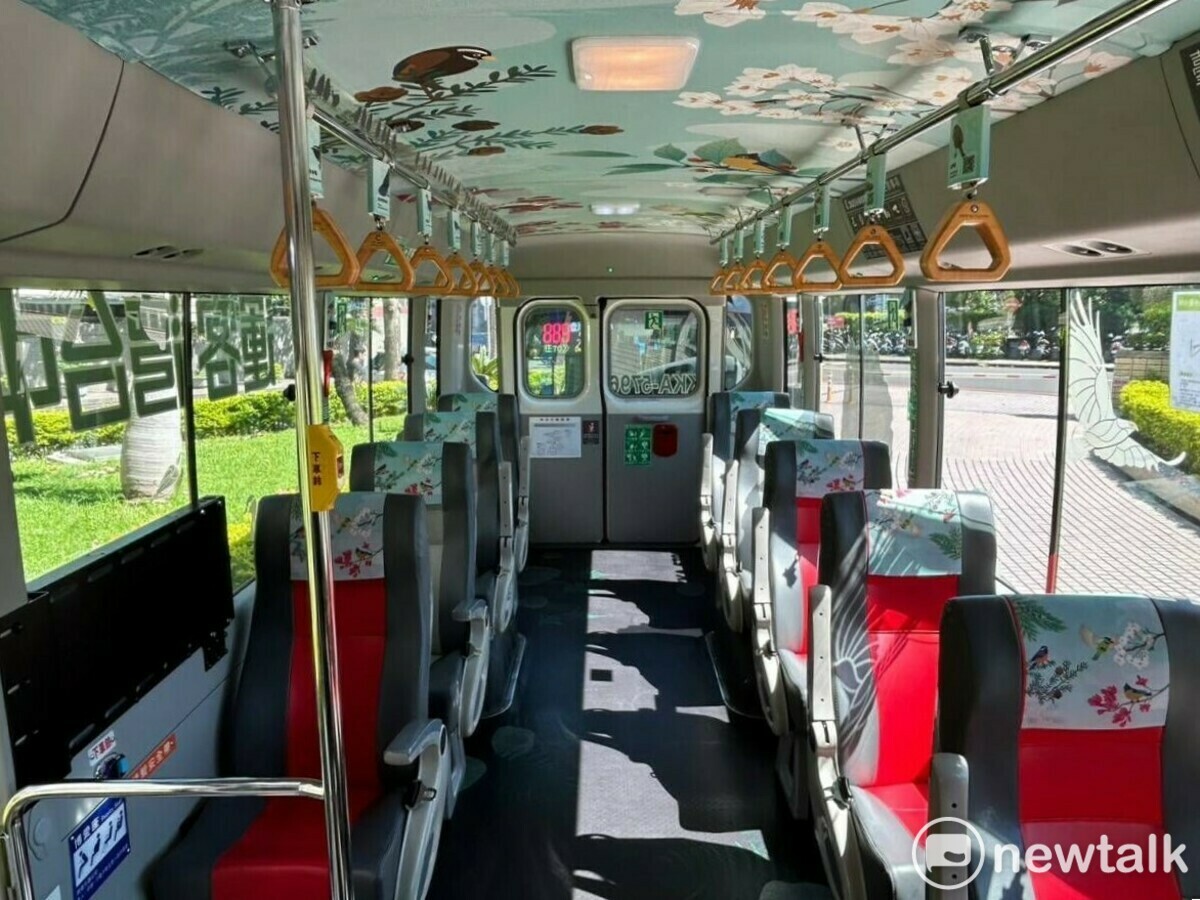 台灣好行大雪山線的車體內裝設計充滿森林氛圍。 圖：唐復年/攝