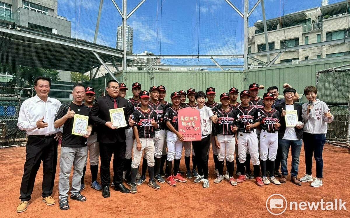 陳亭妃偕陳怡珍、穎艾達利為青少棒隊募資 行前再為選手加油打氣