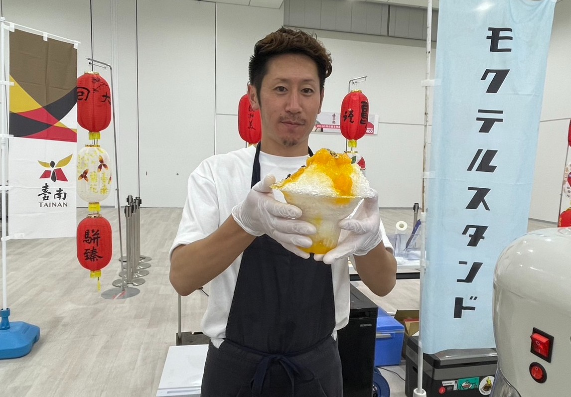 日本山形市舉辦台南芒果推廣銷售活動，並強力販售芒果冰。 圖：台南市政府提供
