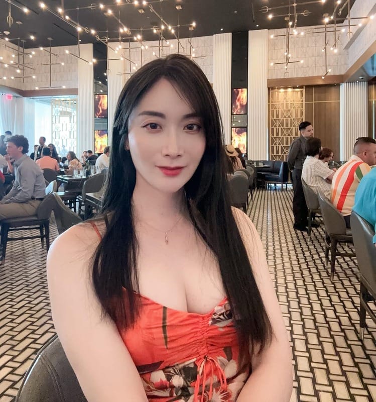 陳漢章分享抽指豐胸後的成果，表示很滿意。 圖：取自陳漢章臉書