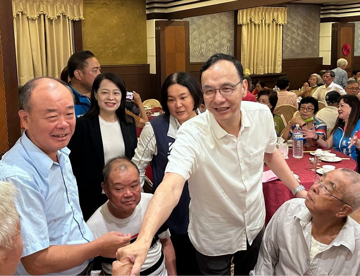 國民黨主席朱立倫今（1日）赴金門出席國民黨國會改革說明會暨國民黨金門縣黨部新任主委陳玉珍的布達典禮。 圖：國民黨文傳會/提供