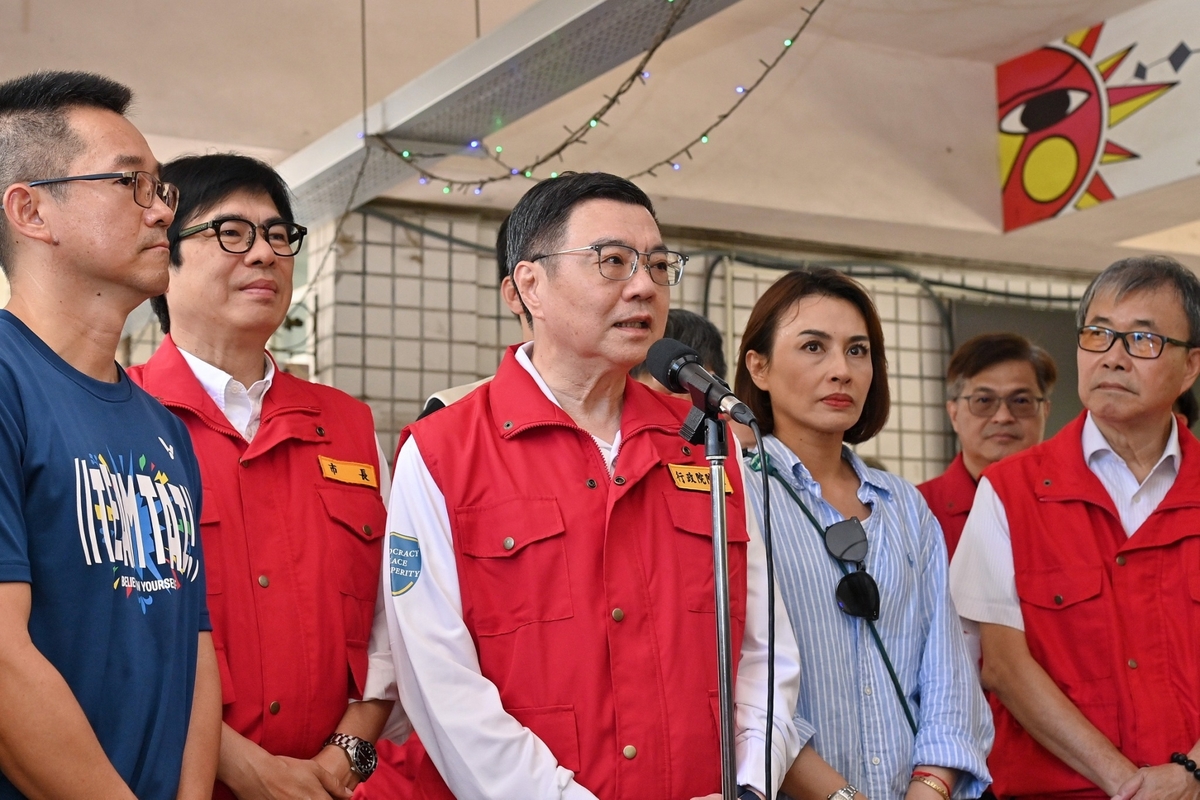 行政院長卓榮泰今（2）天視察「高雄市立桃源國中災後復原情形」前受訪。 圖：行政院提供
