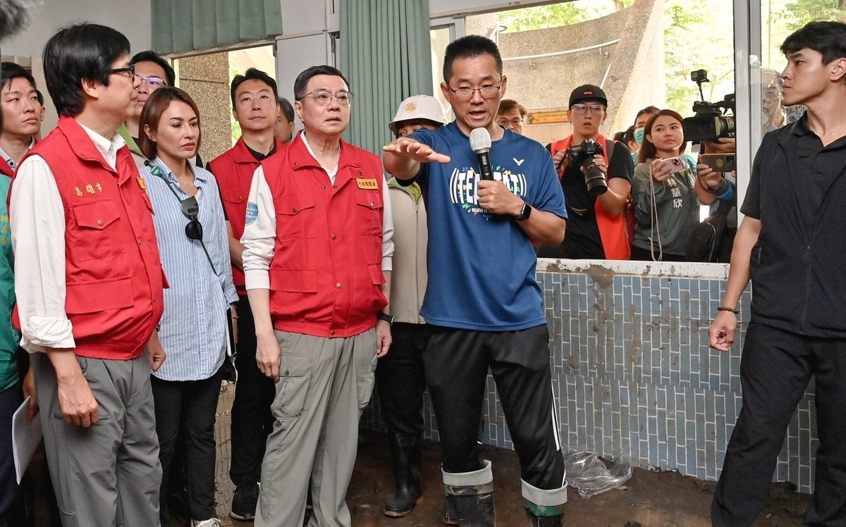 赴高雄偏遠山區視察 卓揆：中央投入經費讓學生如期開學、民眾安心回家