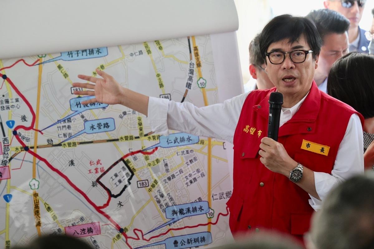 陳其邁簡報災後復原情形。 圖：高雄市政府/提供