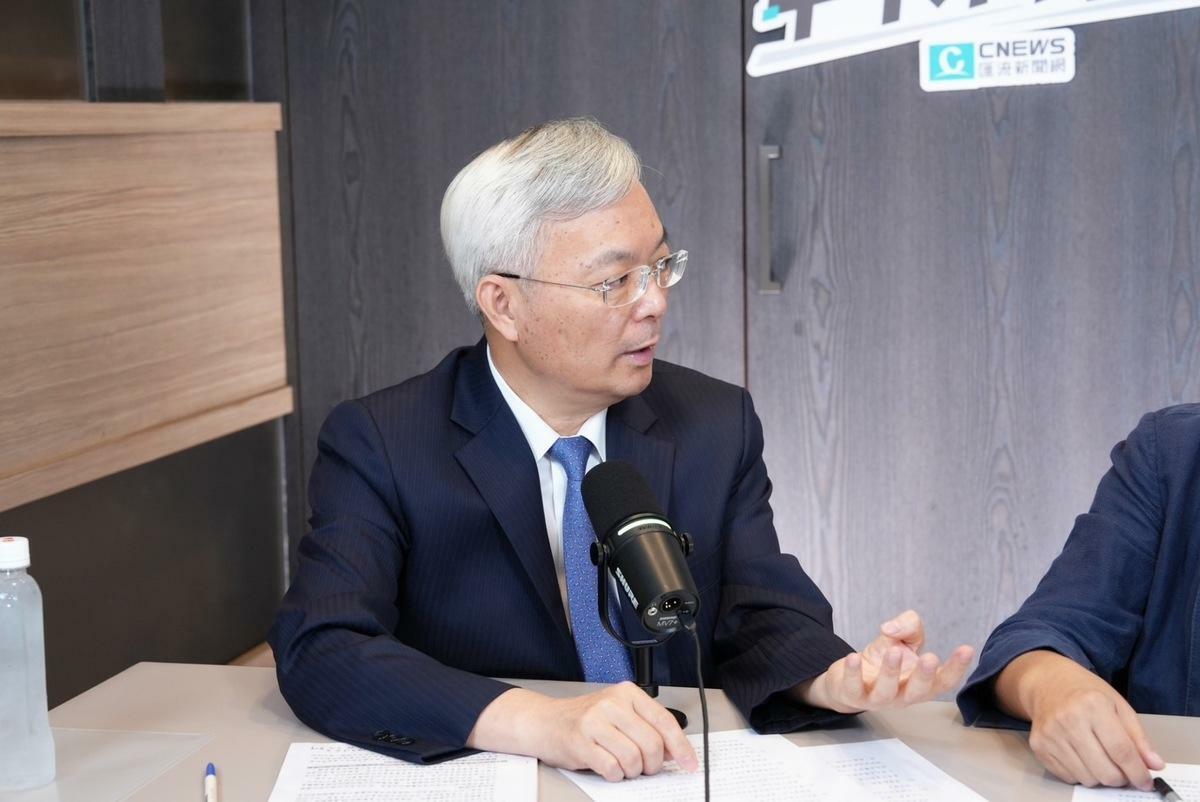 警政署長張榮興今（5）日接受主持人黃光芹的CNEWS匯流新聞網政論live直播節目《中午來開匯》專訪。 圖：匯流新聞網提供