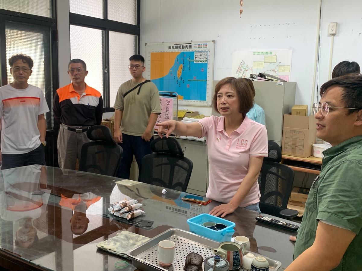拜訪台電谷關服務所。 圖：何欣純服務處/提供