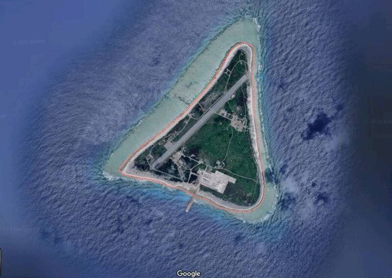 近期有日本媒體報導，稱日本防衛省計畫在國土最東端的南鳥島建設中程反艦導彈的靶場，預計在 2026 年正式啟用。 圖：翻攝自 @front_ukrainian X 帳號