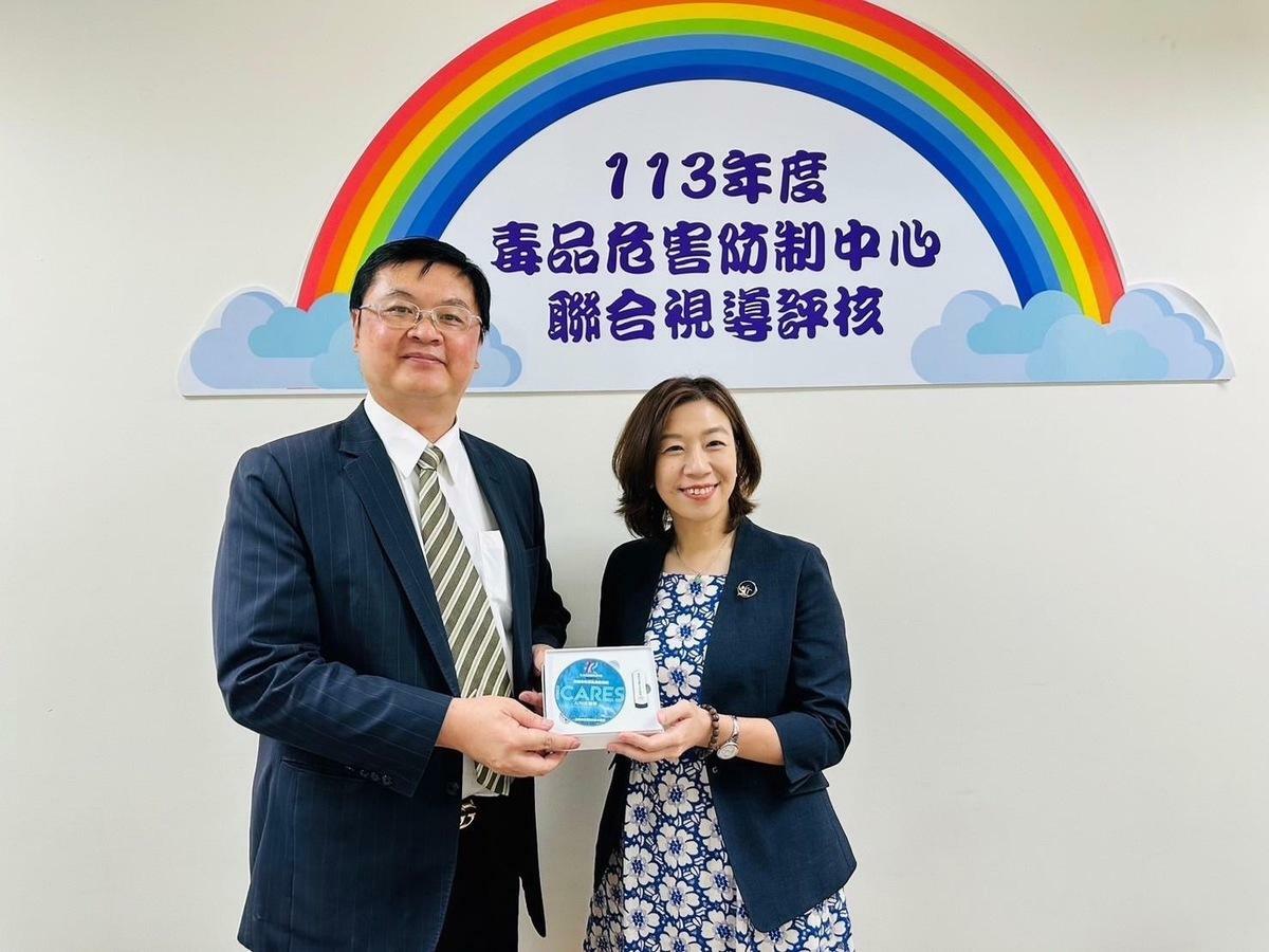 衛生福利部林靜儀政務次長率領各部會18位評核委員輔導訪查高雄市政府毒品防制局。 圖：高雄市政府毒品防制局提供