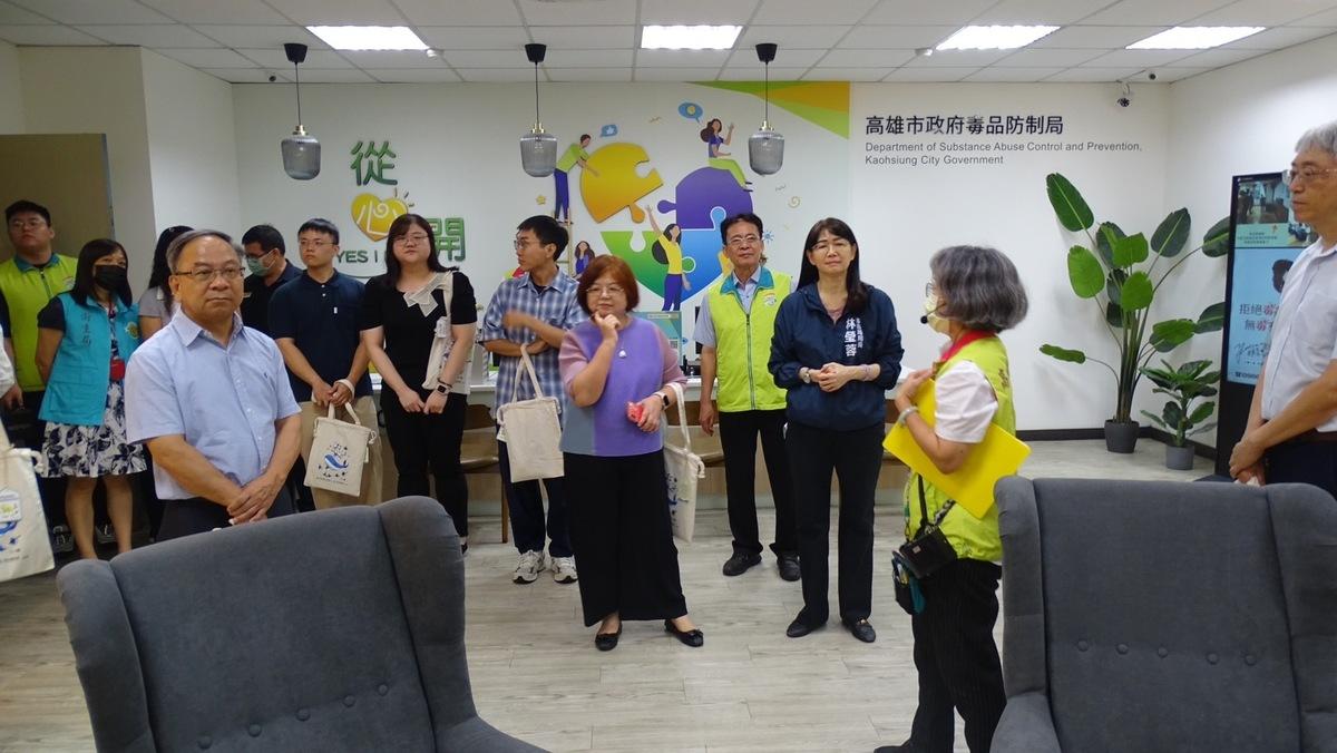 衛生福利部及各部會18位評核委員輔導訪查高雄市政府毒品防制局。 圖：高雄市政府毒品防制局提供