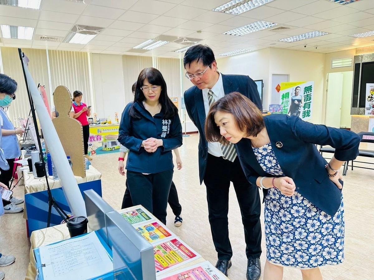 衛生福利部林靜儀政務次長率領各部會18位評核委員輔導訪查高雄市政府毒品防制局。 圖：高雄市政府毒品防制局提供