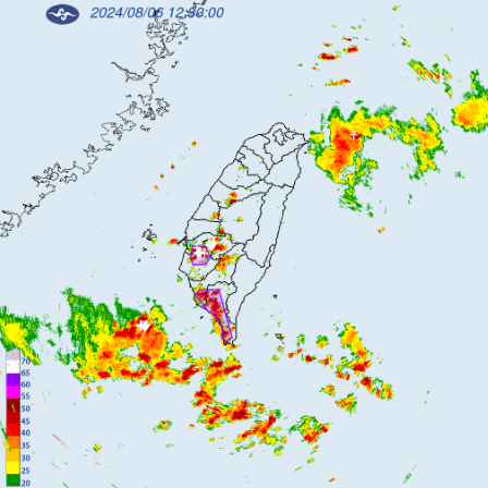 中央氣象署發布了大雷雨即時消息，包括台南、嘉義、高雄、屏東午後大雷雨將持續一小時，氣象署也針對屏東縣發布了災防告警。 圖：翻攝自中央氣象署官網