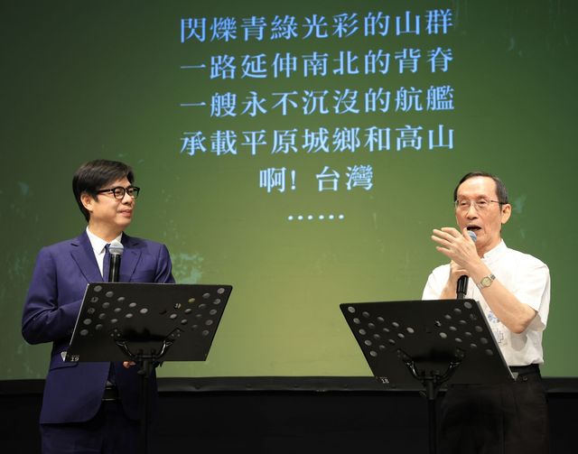 陳其邁(左)與曾貴海三十多年亦師亦友。 圖：取自陳其邁臉書