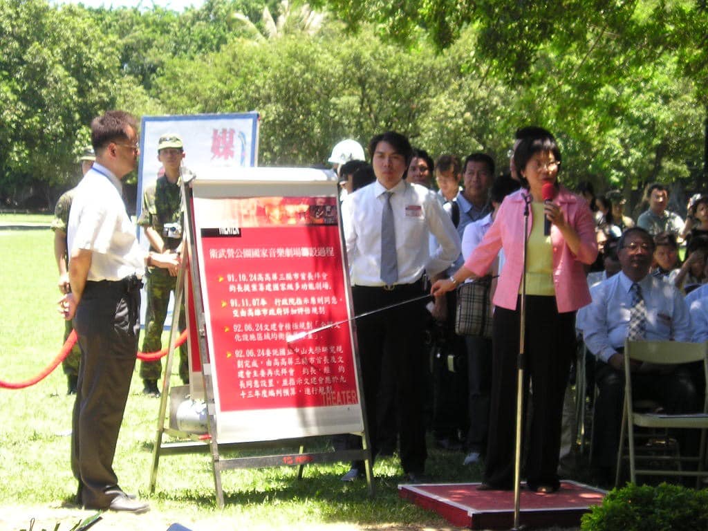 管碧玲推動衛武營兩廳院計畫時，獲曾貴海大力支持。 圖：取自管碧玲臉書