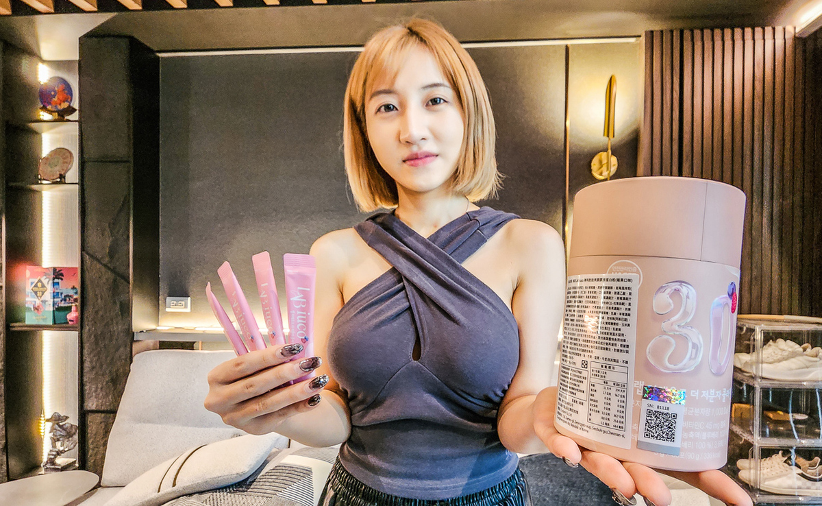 李婉蓁與得獎的「韓國LAB iuco專利胜肽美顏膠原蛋白粉」。 圖：孫家銘攝