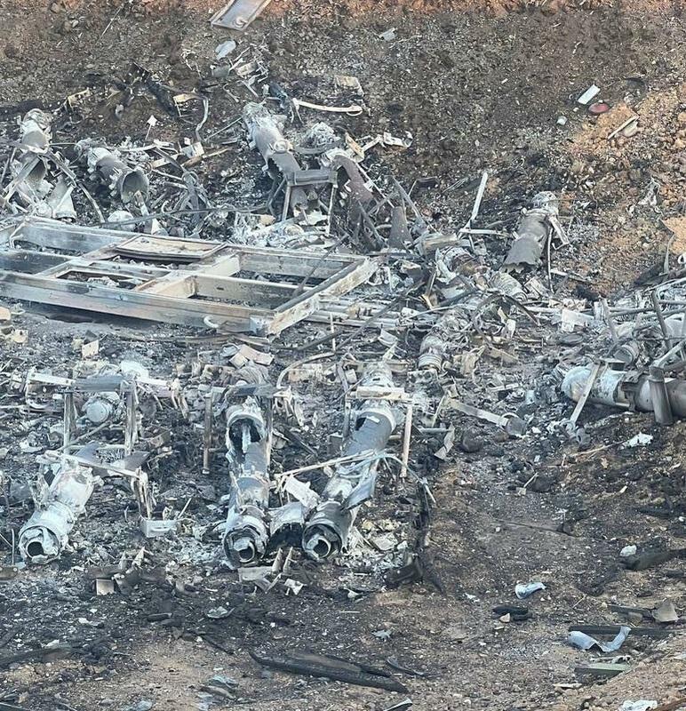 位於羅斯托夫的莫羅佐夫斯克空軍基地，遭烏軍無人機襲擊。圖為化為殘骸的基地彈藥倉庫。 圖：翻攝自 NOELREPORTS X 帳號