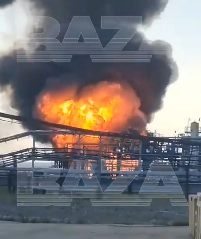 俄羅斯西北部的科米共和國煉油廠發生劇烈爆炸。 圖：翻攝自 MAKS 24 X 帳號