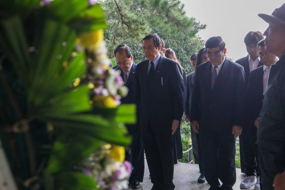 前總統馬英九於泰北美斯樂山區緬懷泰緬孤軍。 圖：擷取自馬英九臉書