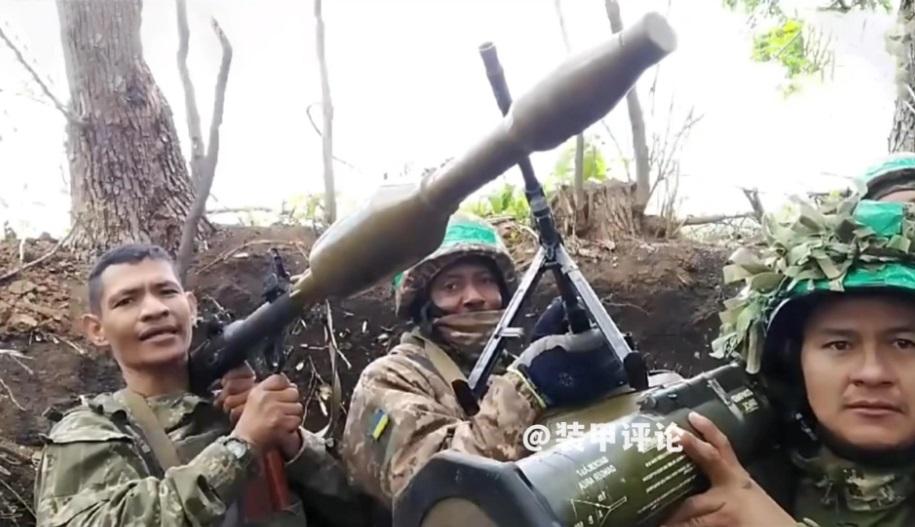 哥倫比亞退伍軍人到烏克蘭當僱傭兵。 圖：翻攝自裝甲評論