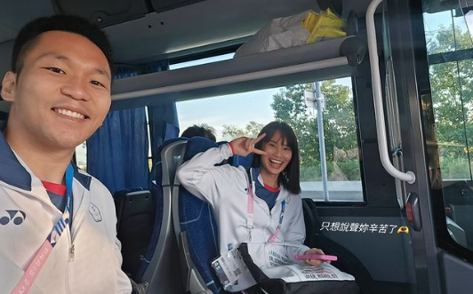 自拍得超級美、好少女 戴資穎：應該是李洋手機很好吧