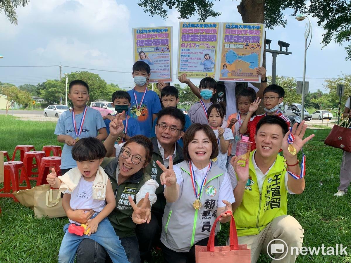 「2024大手牽小手夏日親子樂活健走」活動將在8月17日上午7時於新營天鵝湖公園舉行，主辦單位熱情邀請民眾踴躍報名參與。 圖：賴惠員服務處提供