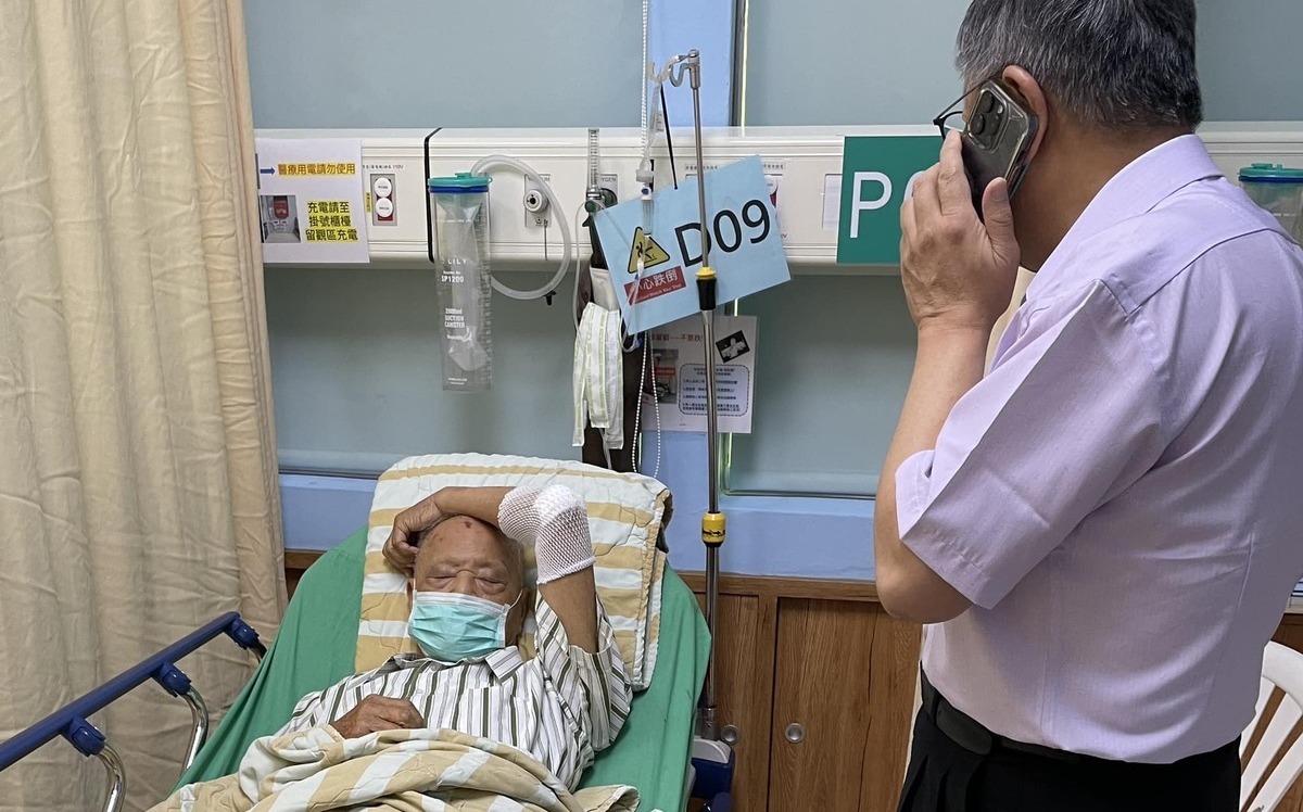 曝柯爸日前摔車 柯文哲：父親節這天 拜託爸爸聽孩子的話