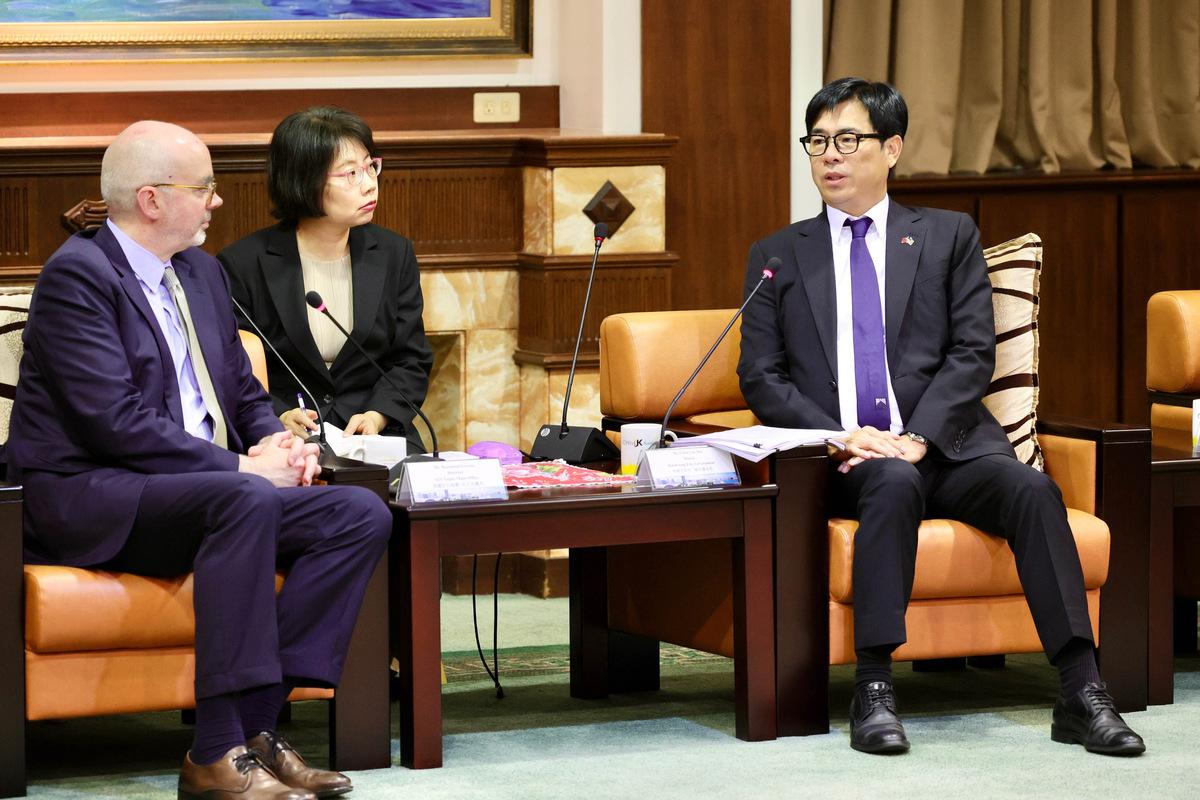 谷立言(左)首度以AIT處長身分拜會陳其邁(右)。 圖：高雄市行國處/提供