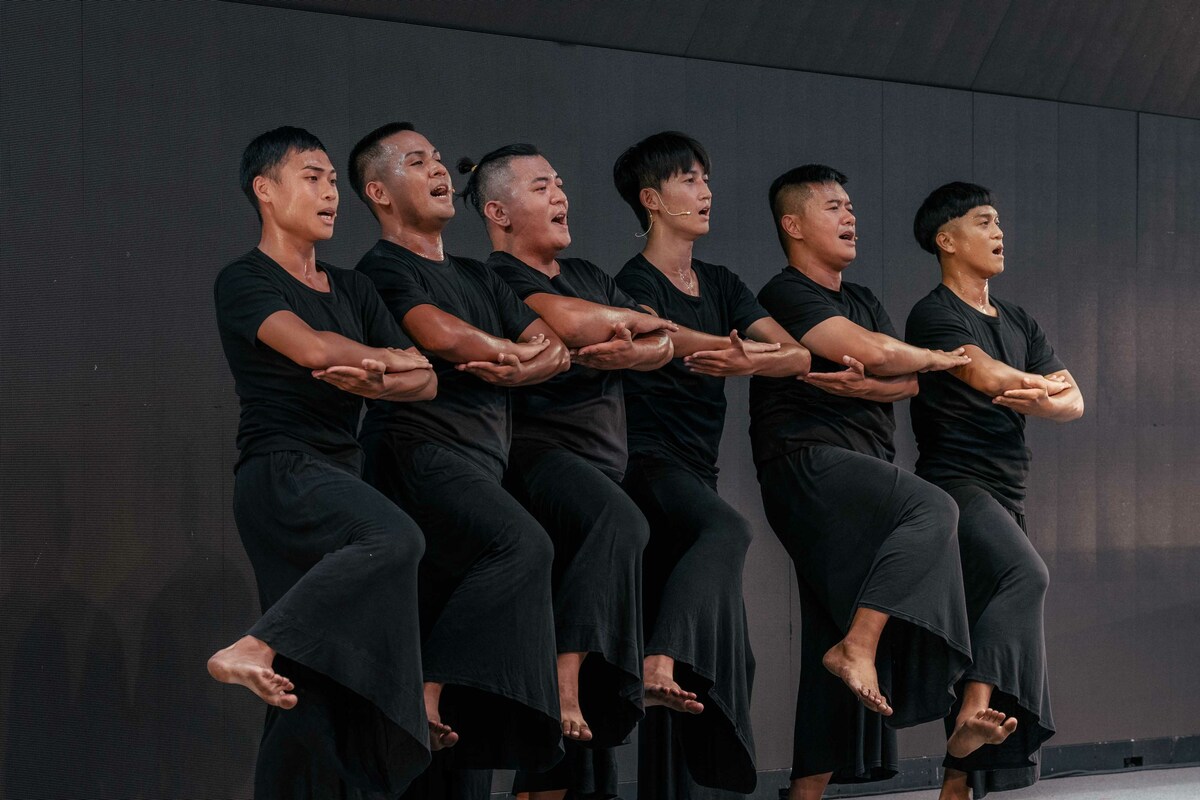 TAI身體劇場在巴黎文化奧運初登場，獻上舞作《Tjakudayi・我愛你怎麼說》，帶領觀眾走進屏東排灣族Tjalja’avus來義部落的故事。 圖：文化部提供