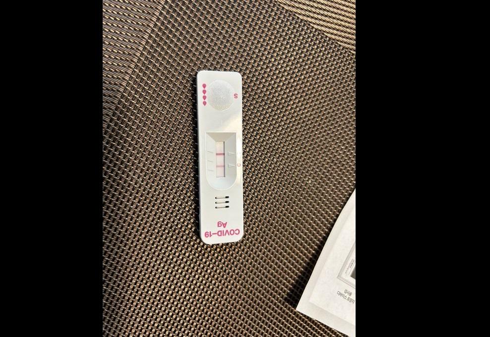 近期新冠病毒的兩種新變異株在中國捲土重來，許多民眾出現類似感冒症狀後自我檢測，發現自己「又陽了」。 圖：翻攝自 @bm027531 X 帳號